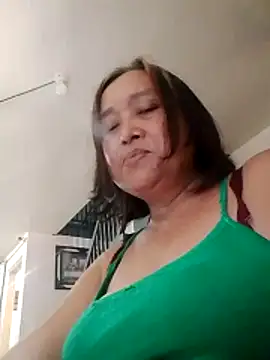 Snapshot of jeanyummytits chatting on 12, 6, 2026 jeanyummytits online show from 12, 6, 2026
