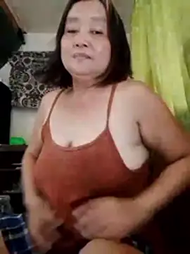 Snapshot of jeanyummytits chatting on 2, 6, 2026 jeanyummytits online show from 2, 6, 2026