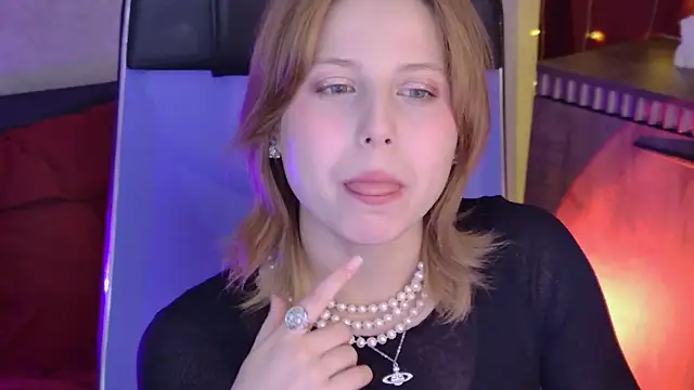 Snapshot of VivienneHebert chatting on 26, 6, 2026 VivienneHebert online show from 26, 6, 2026