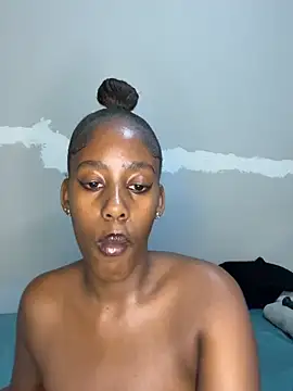 petite bee online show from 18, 4, 2026