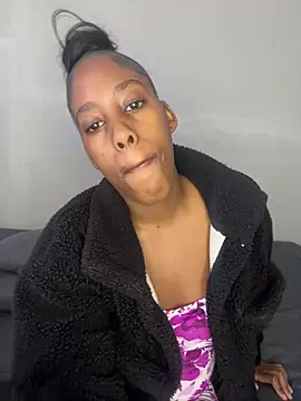 petite bee online show from 25, 6, 2026