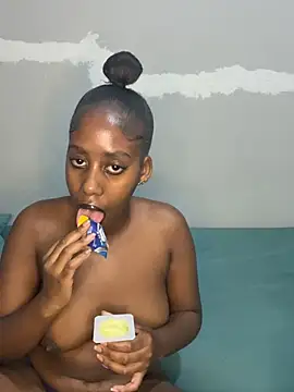 petite bee online show from 19, 4, 2026