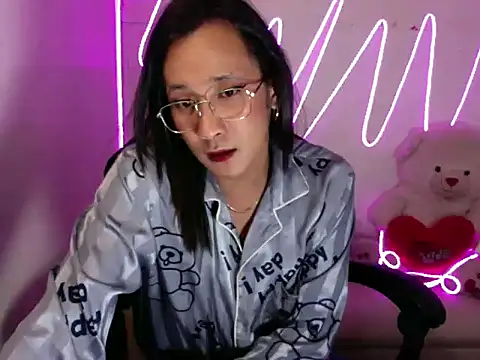 Snapshot of Holley_Molley chatting on 12, 4, 2026 Holley Molley online show from 12, 4, 2026