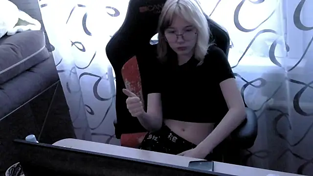 Snapshot of Vi_Nika chatting on 15, 4, 2026 Vi Nika online show from 15, 4, 2026