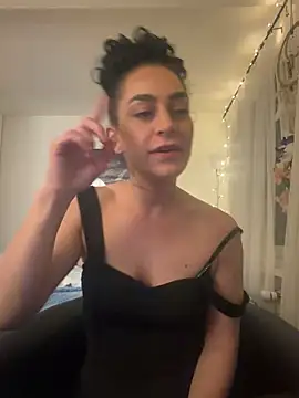 Snapshot of CurlyRouge chatting on 10, 5, 2026 CurlyRouge online show from 10, 5, 2026