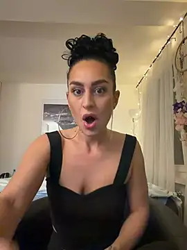 Snapshot of CurlyRouge chatting on 9, 5, 2026 CurlyRouge online show from 9, 5, 2026
