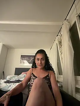 Snapshot of CurlyRouge chatting on 2, 6, 2026 CurlyRouge online show from 2, 6, 2026