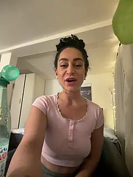 Snapshot of CurlyRouge chatting on 29, 4, 2026 CurlyRouge online show from 29, 4, 2026