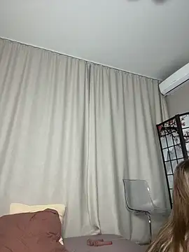 Snapshot of DriveThruKira chatting on 24, 6, 2026 DriveThruKira online show from 24, 6, 2026