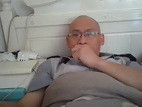 Snapshot of benly118 chatting on 15, 4, 2026 benly118 online show from 15, 4, 2026