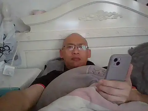 Snapshot of benly118 chatting on 14, 4, 2026 benly118 online show from 14, 4, 2026