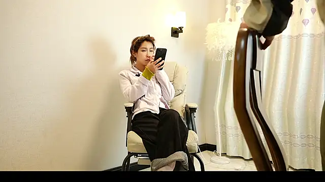 Mia--11 online show from 13, 4, 2026