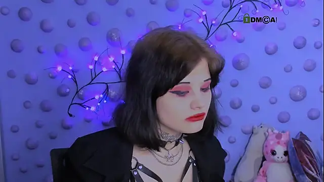 nikki kiss  online show from 17, 4, 2026