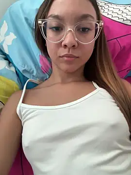 Sexy emily outdoors online show from 15, 4, 2026