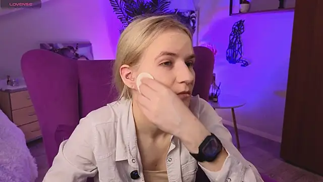 PennyLavertu online show from 15, 4, 2026