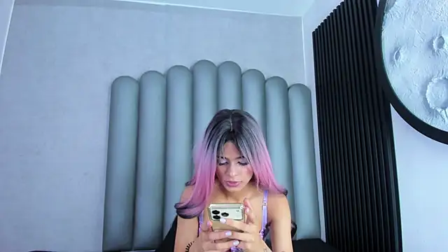 Snapshot of luna-bella_ chatting on 9, 5, 2026 luna-bella online show from 9, 5, 2026