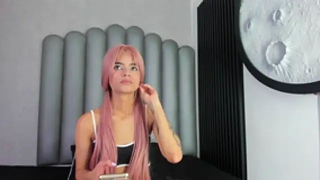 Snapshot of luna-bella_ chatting on 13, 5, 2026 luna-bella online show from 13, 5, 2026