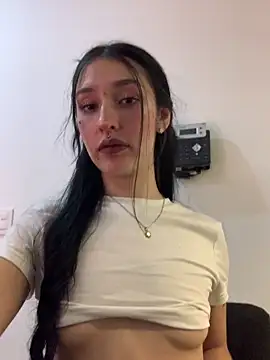 Snapshot of NickieCute- chatting on 28, 4, 2026 NickieCute- online show from 28, 4, 2026