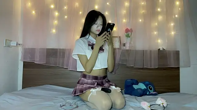 Snapshot of shy_pink_doll chatting on 8, 6, 2026 shy pink doll online show from 8, 6, 2026