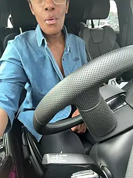 ThatNanNextDoor online show from 15, 4, 2026