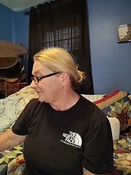 Snapshot of RavensLove chatting on 25, 5, 2026 RavensLove online show from 25, 5, 2026