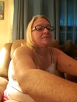 Snapshot of RavensLove chatting on 11, 5, 2026 RavensLove online show from 11, 5, 2026