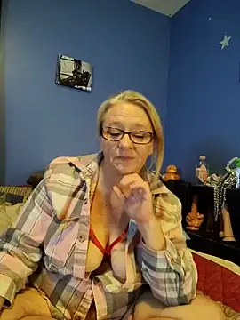 Snapshot of RavensLove chatting on 4, 6, 2026 RavensLove online show from 4, 6, 2026