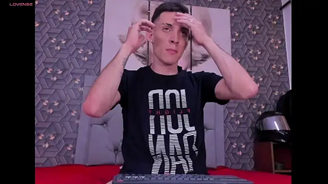 Snapshot of Danny_Farret chatting on 15, 4, 2026 Danny Farret online show from 15, 4, 2026