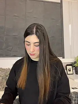Snapshot of evelyn_hills chatting on 3, 7, 2026 evelyn hills online show from 3, 7, 2026