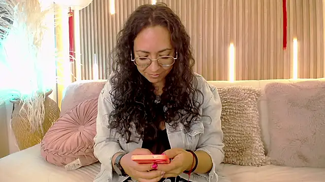 Velvet Curly online show from 25, 5, 2026