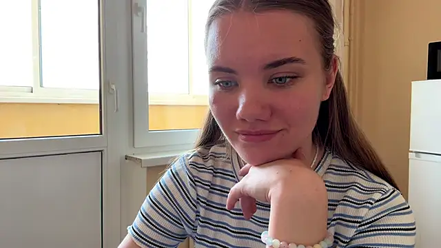 Snapshot of doana_bebriti chatting on 15, 6, 2026 doana bebriti online show from 15, 6, 2026