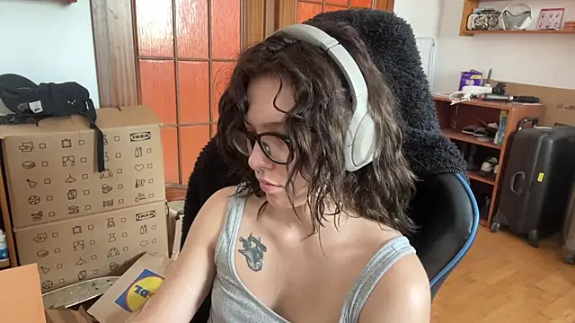 PillowPeachX online show from 25, 5, 2026