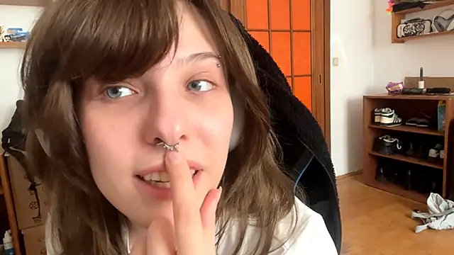 PillowPeachX online show from 19, 4, 2026