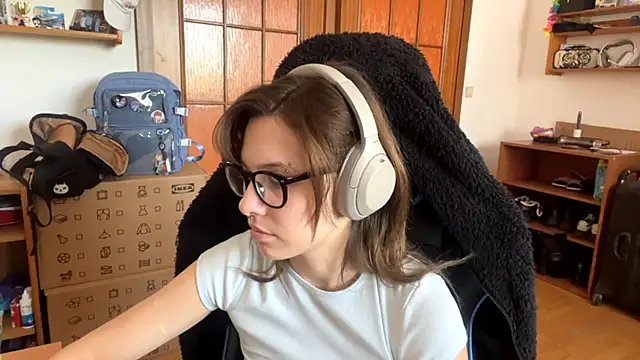 PillowPeachX online show from 22, 4, 2026