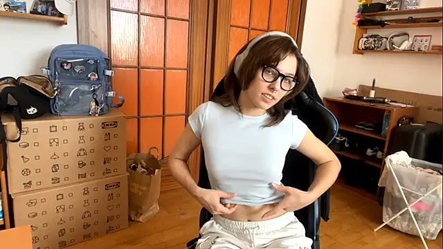 PillowPeachX online show from 25, 4, 2026
