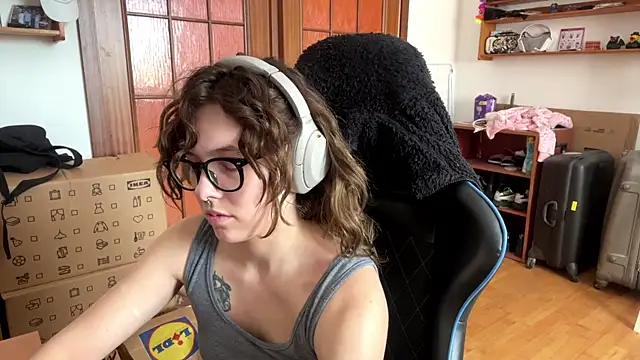 PillowPeachX online show from 18, 5, 2026