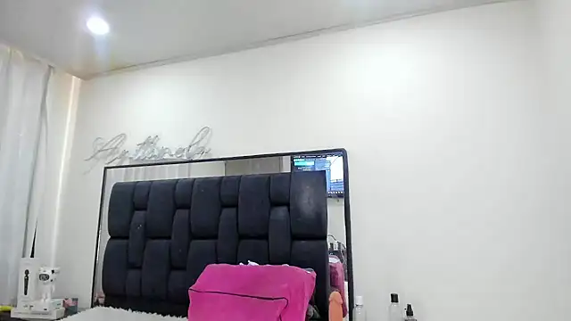 Snapshot of Eva_Mulleer chatting on 3, 6, 2026 Eva Mulleer online show from 3, 6, 2026