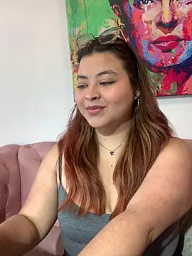 ZoeBennett Pink online show from 15, 4, 2026