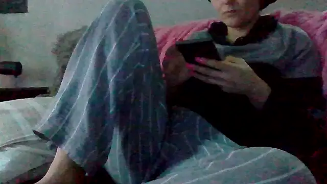 Snapshot of shyhornymommy chatting on 28, 4, 2026 shyhornymommy online show from 28, 4, 2026