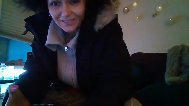 Snapshot of shyhornymommy chatting on 26, 4, 2026 shyhornymommy online show from 26, 4, 2026