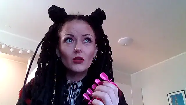 Snapshot of shyhornymommy chatting on 18, 4, 2026 shyhornymommy online show from 18, 4, 2026