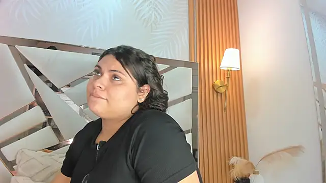 Eimy Curvy online show from 6, 5, 2026
