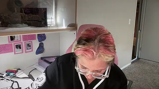 Snapshot of MUSCLEMOMMY1365 chatting on 13, 5, 2026 MUSCLEMOMMY1365 online show from 13, 5, 2026
