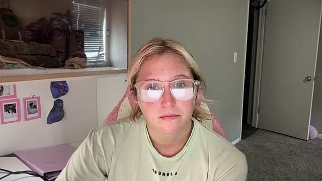 Snapshot of MUSCLEMOMMY1365 chatting on 25, 5, 2026 MUSCLEMOMMY1365 online show from 25, 5, 2026