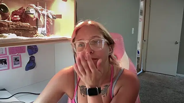 Snapshot of MUSCLEMOMMY1365 chatting on 16, 5, 2026 MUSCLEMOMMY1365 online show from 16, 5, 2026