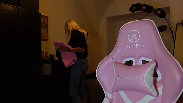 Snapshot of barbiplaymate chatting on 30, 12, 2024 barbiplaymate online show from 30, 12, 2024