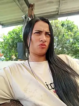 Snapshot of DaniellaGiraldo chatting on 18, 5, 2026 DaniellaGiraldo online show from 18, 5, 2026