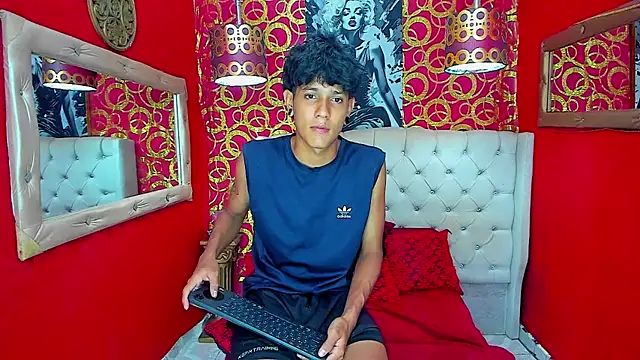 straightyoungpein online show from 19, 4, 2026