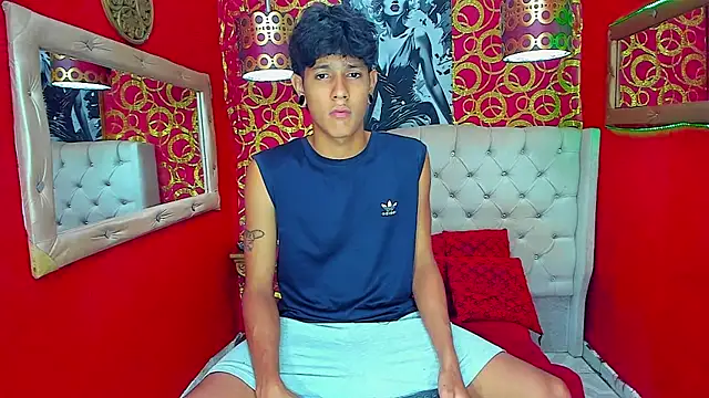 straightyoungpein online show from 22, 4, 2026