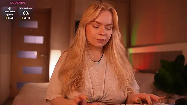 LisaLove3 online show from 4, 6, 2026
